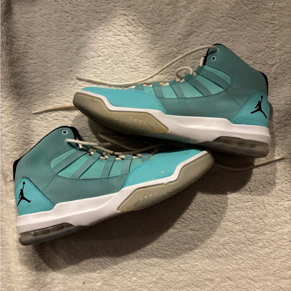 7.5y Jordan shoes teal